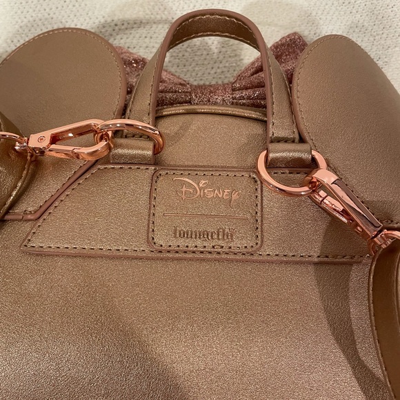 Rose gold lounge fly pin collector backpack - Picture 4 of 5